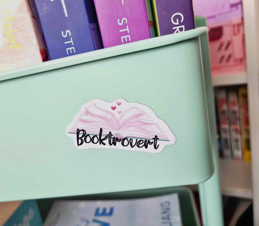 Booktrovert Magnet